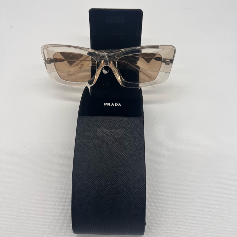 Prada - Picture 6 of 10